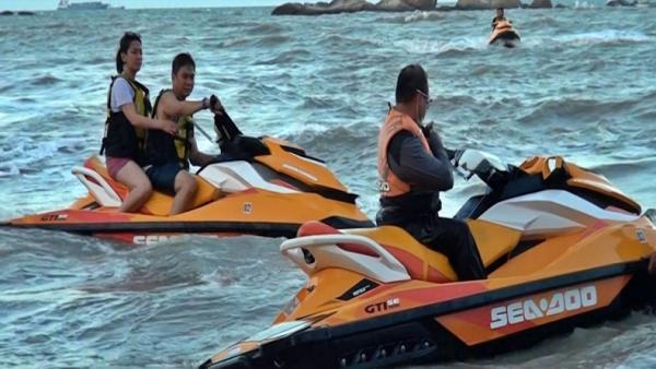 Pantai Van Semujur-1 Jet ski di Pantai Van Semujur Bangka Tengah (Haryanto/iNews)