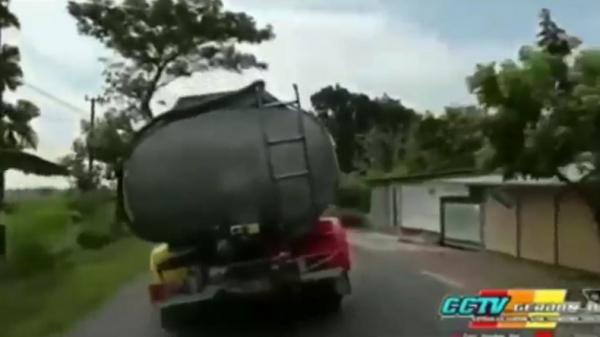 Video Viral Truk  Tangki Goyang  di Jalanan Ngawi dan 