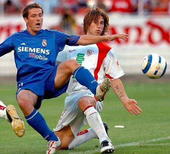 Sergio Ramos (kanan) terlihat kurus saat masih berkostum Sevilla. (Foto: AS)