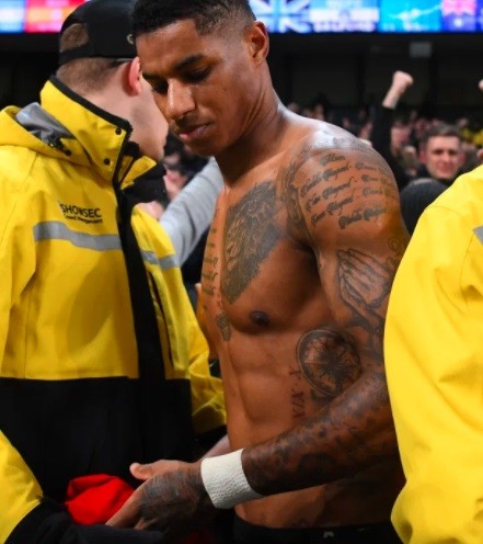 Rashford 2 Marcus Rashford tampak lebih kekar saat ini. (Foto: The Sun)