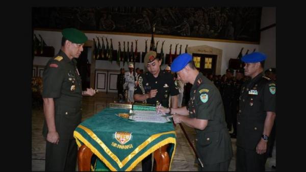 Kolonel CPM AS Yogaswara saat dilantik sebagai Danpomdam III/Siliwangi pada 2018. Yogaswara kini menjabat Danpomdam Jaya. (Foto: Sindonews).