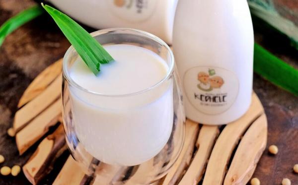 Cara Membuat Susu Kedelai Pandan IG@susukedhele (iNews.id/esa putra tanjung)