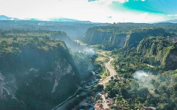 Ngarai Sianok IG@kharismagema (iNews.id/esa putra tanjung)