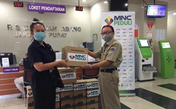 MNC Peduli menyerahkan bantuan kepada RSUD Tanahabang, Jakarta, Selasa (1/9/2020). (Foto: MNC Media).