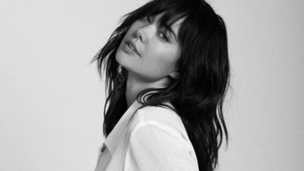 Logan Ketua MNC Peduli Jessica Tanoesoedibjo menerima secara simbolis bantuan dari Head Digital Marketing PT Nutragen Global Esana Hendari Putro di MNC Financial Center, Jakarta, Jumat (4/9/2020). (Foto: MNC Media).