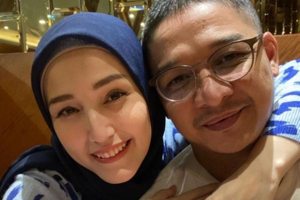 Artis nyaleg bareng istri. (foto: instagram)