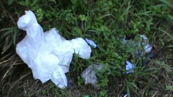 Sampah APD Covid-19 dibuang sembarangan di Prabumulih, Sumsel (Berrie Brima/iNews)