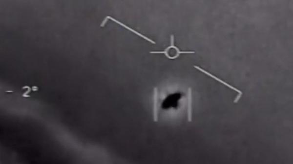 Tangkapan layar video terpantau kamera pengintai pesawat tempur AS pada 2004. (foto: Dephan AS)