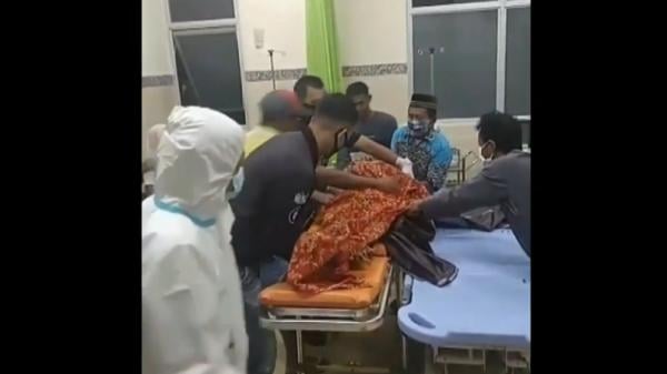 Korban penusukan karena pelaku cemburu dengan mantan suami (Berrie Brima/iNews)