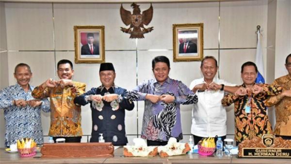 Herman Deru-1 Gubernur Sumatera Selatan (Sumsel) Herman Deru dan Gubernur Bangka Belitung (Babel) Erzaldi Rosman Djohan (Humas Pemprov Sumsel)