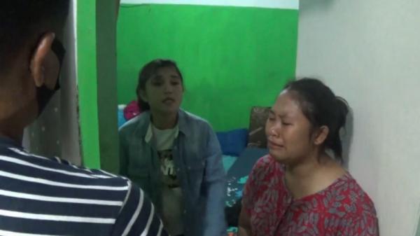 IRT Sabu-1 Ibu rumah tangga di Padang ditangkap polisi karena simpan sabu di dalam charger ponsel (Budi Sunandar/iNews)