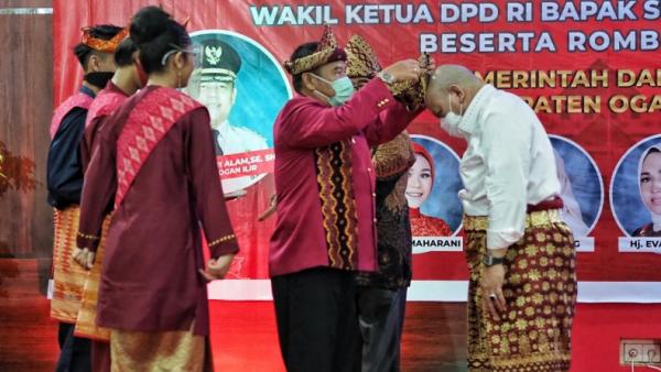 La Nyalla di Ogan Ilir Ketua DPD La Nyalla mendapat Gelar Tetue Bebuyutan Rambang Kuang saat kunjungi Ogan Ilir, Sumsel (Istimewa)