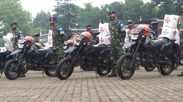 Panglima TNI Marsekal Hadi Tjahjanto membuka acara donor darah dan pembagian sembako jelang HUT ke-75 di Mabes TNI, Cilangkap, Jakarta Timur, Selasa (22/9/2020). (Foto: iNews.id/Riezky Maulana)