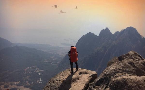 Gunung Bongkok (Foto: Instagram IG@wijayadinatakusumah92)