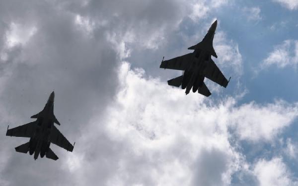 Jet tempur Rusia Su-30 Dua jet tempur Rusia jenis Su-30. (foto: Reuters)
