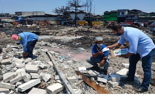 mnc peduli kalibaru 1 MNC Peduli menyerahkan bantuan bagi korban kebakaran Kalibaru, Jakarta Utara, Rabu (23/9/2020). (Foto: MNC Peduli)