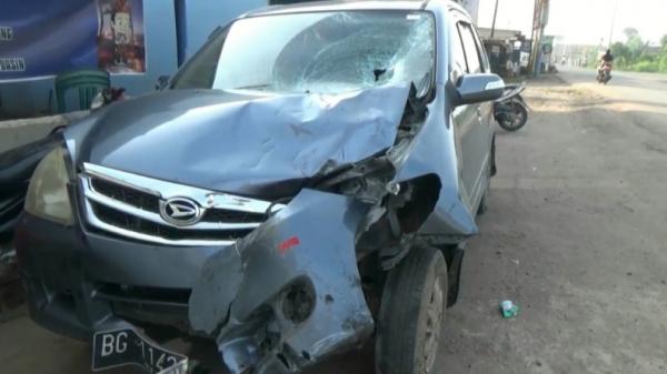 lakalantas Mobil Xenia yang menabrak Sarawati hingga tewas (Mohammad David/iNews)