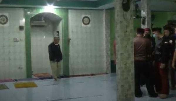 29- vandalisme Musala Darussalam di Tangerang sudah dibersihkan dari vandalsime orang tak dikenal. (Foto: iNews/Aimar Rani)