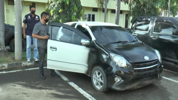 Mobil milik sopir taksi online yang dibegal ditemukan dengan kondisi dicat  (Firdaus/iNews)
