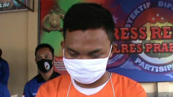 Petani edarkan sabu Petani di Prabumulih ditangkap polisi karena edarkan sabu (Berrie Brima/iNews)