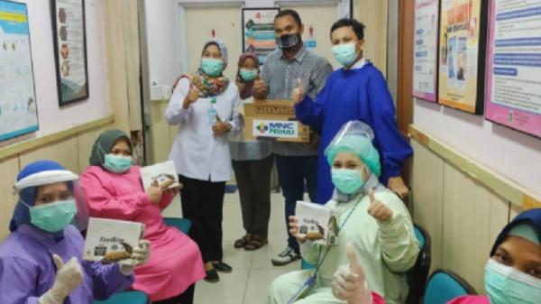 MNC Peduli menyalurkan bantuan dalam bentuk makanan dan minuman kepada fasilitas kesehatan di tengah wabah virus corona (Covid-19). (Foto: MNC Media).