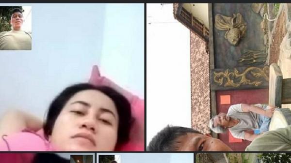 Tangkapan layar foto oknum kepala pekon bernama Joko Suriyono saat video call dengan seoran perempuan yang tampil setenmgah bugil. (Foto: iNews/Indra Siregar)