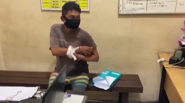 Copet jambret Tersangka kasus copet dan jambret di Padang, Sumbar (Budi Sunandar/iNews)