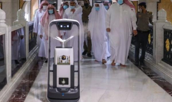 Robot Canggih Bersihkan Masjidil Haram