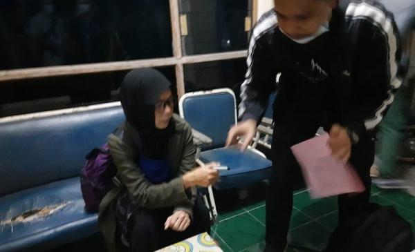 Tim Intelijen Kejaksaan Agung menangkap buron kasus dugaan tindak pidana korupsi (tipikor) Dana Program Nasional Pemberdayaan Masyarakat (PNPM) tahun anggaran 2013-2015, Yani Puspitasari. (Foto: ist)