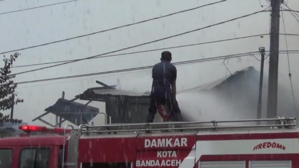 Kebakaran yang terjadi di Aceh Besar, Aceh (Syukri Syarifuddin/iNews)