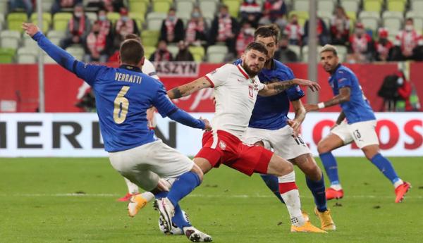 Duel Polandia vs Italia berakhir 0-0 (Foto: Daily Journal)
