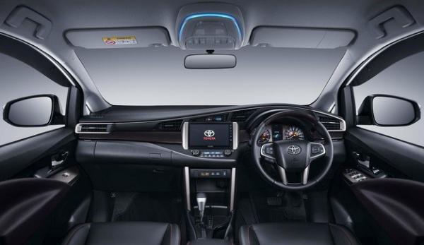 15 Toyota Innova Venturer