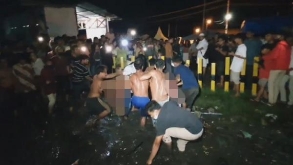 Korban terlindas kereta Korban terlindas kereta di Medan, Sumut berhasil dievakuasi (Yudha Bahar/iNews)