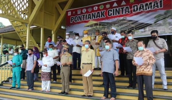 Deklarasi Pontianak Cinta Damai di Istana Kadariah Pontianak, Senin (19/10/2020) (iNews.id/Gusti Eddy)