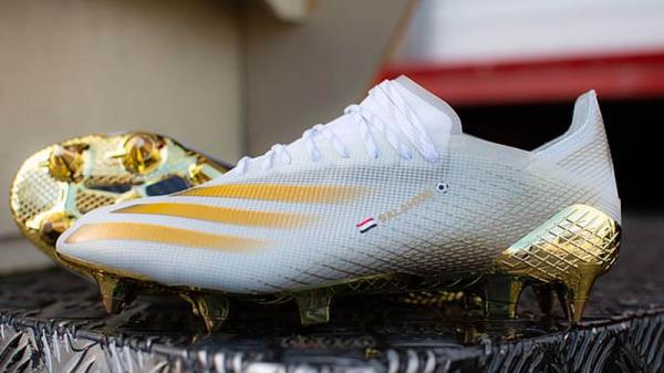 Barang unik yang bisa dijadikan investasi, Sepatu Adidas khusus untuk Mohamed Salah. (Foto: The Sun)