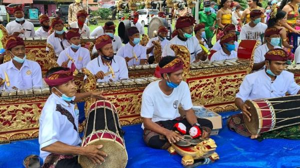 Kesenian warga Desa Kertoraharjo Luwu Timur. (Foto: iNews/Arham Hamid).