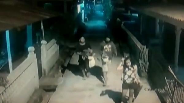 Komplotan Pencuri Tanaman  Hias  di Palembang Terekam CCTV 