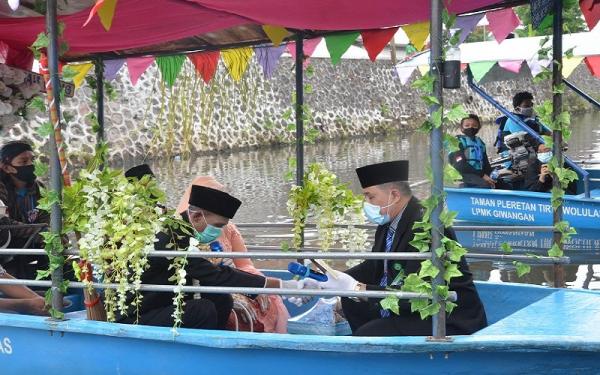 Promosi Tempat  Wisata  3 Pasangan Nikah Bareng di Dermaga 