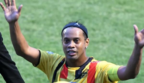 Ronaldinho Ronaldinho dinyatakan positif Covid-19 (Foto: Bleacher Report)