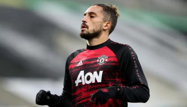 Alex Telles Bek Manchester United, Alex Telles (Foto: Metro)