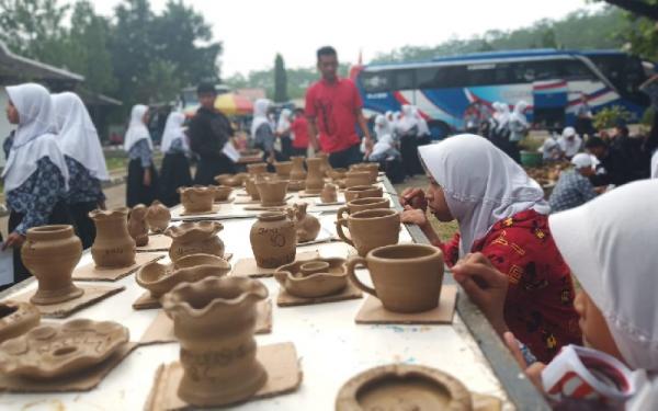 Litbang Keramik Purwakarta.JPG Litbang Keramik Purwakarta. Foto/Diskominfo Purwakarta