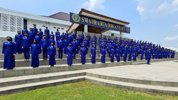 SMA Pradita Dirgantara.