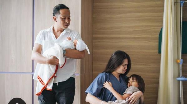Ringgo Agus dan Sabai saat baru melahirkan. (Foto: IG)