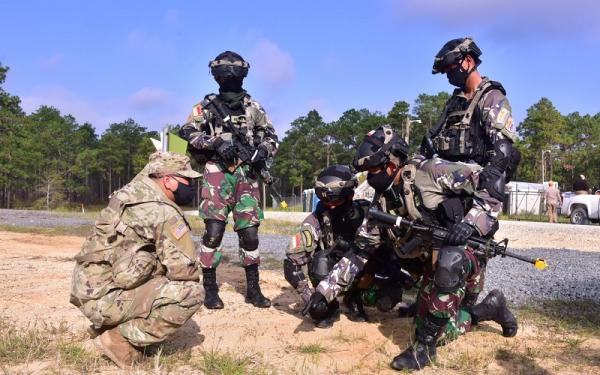 Pasukan TNI AD saat latihan bersama US Army di Fortpolk, Louisiana, Amerika Serikat. (Foto: TNI)