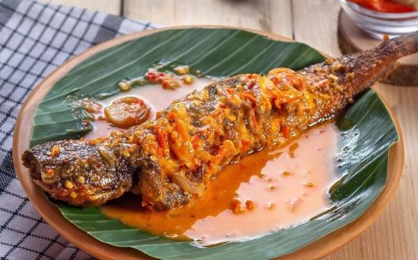 Resep Ikan Goreng Kakap Sambal Pecak (Foto: IG@bebekbakarmasbob)
