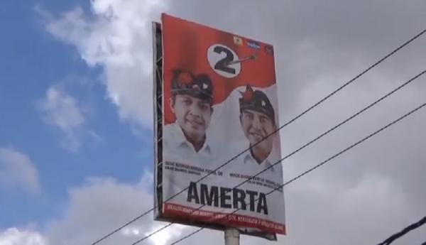 Penertiban alat peraga kampanye pasangan calon kepala daerah di Denpasar, Bali, Kamis (5/11/2020). (iNews.id/Aris Wiyanto)