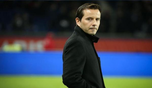 4 Julien Stephan Mensos Juliari P Batubara dan Menteri Desa PDTT Abdul Halim Iskandar saat penyaluran BST tahap VIII di Kantor Desa Manyeti, Kecamatan Dawuan, Kabupaten Subang (5/11/2020). Foto/SINDOnews/Arif Budianto