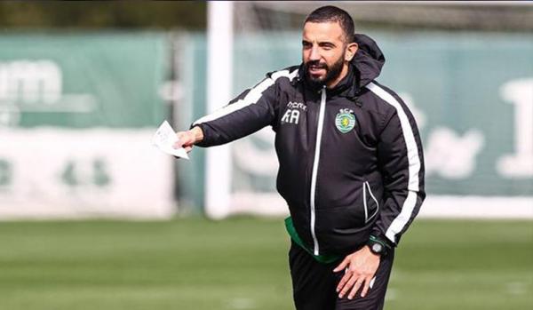 Mensos Juliari P Batubara dan Menteri Desa PDTT Abdul Halim Iskandar saat penyaluran BST tahap VIII di Kantor Desa Manyeti, Kecamatan Dawuan, Kabupaten Subang (5/11/2020). Foto/SINDOnews/Arif Budianto