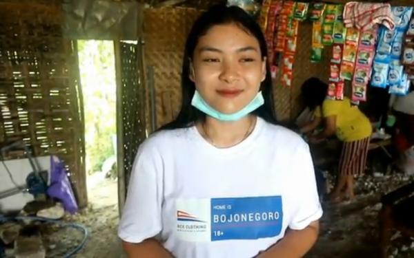 Viral Gadis Cantik Jualan Kopi untuk Bantu Ibu, Warung Jadi Laris Manis
