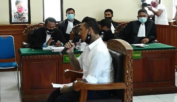 Jerinx Pledoi Jerinx membacakan nota pembelaan (pledoi) di Pengadilan Negeri Denpasar, Selaa (10/11/2020).